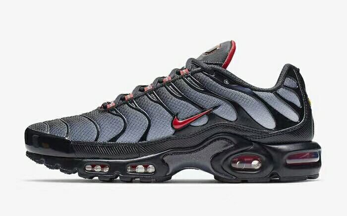 AIR MAX PLUS "BLACK GRADIENT RED"