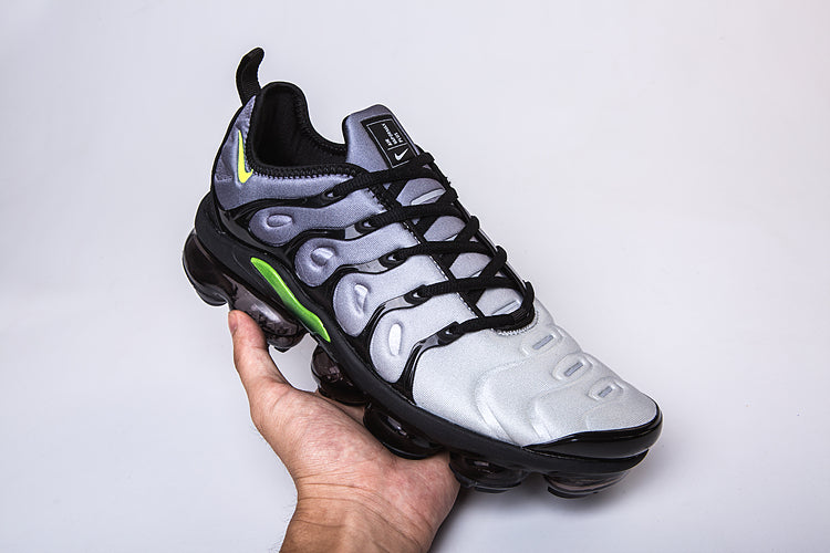VAPORMAX PLUS TN GREY GREEN