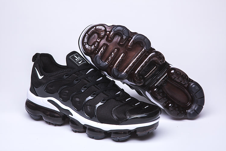 VAPORMAX PLUS TN BLACK & WHITE