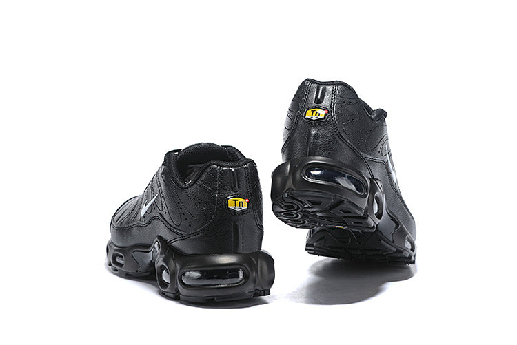 AIR MAX PLUS BLACK