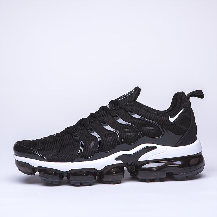 VAPORMAX PLUS TN BLACK & WHITE