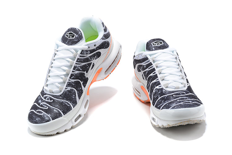 AIR MAX PLUS "ESSENTIALS"