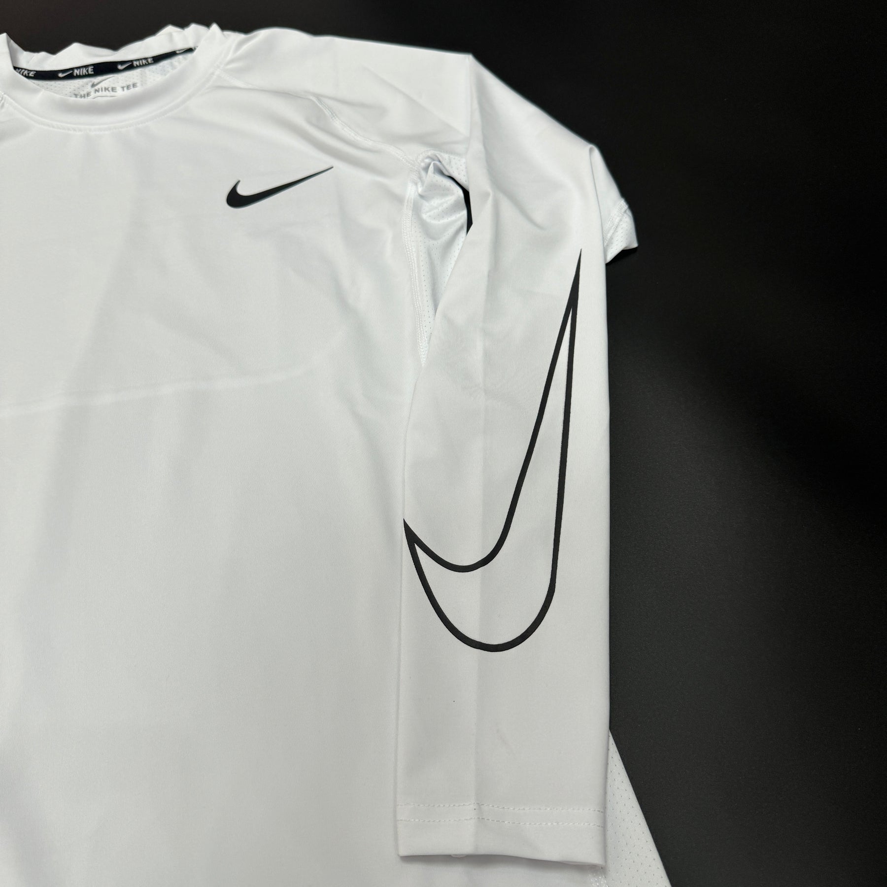 NIKE MANGA LONGA PRO SWOOSH + [BONÉ DE BRINDE]