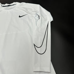 NIKE MANGA LONGA PRO SWOOSH + [BONÉ DE BRINDE]