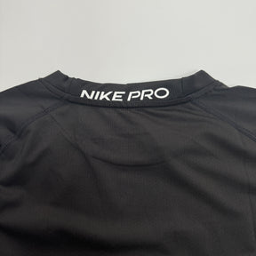 NIKE MANGA LONGA PRO SWOOSH + [BONÉ DE BRINDE]