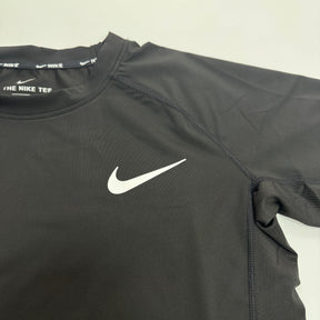 NIKE MANGA LONGA PRO SWOOSH + [BONÉ DE BRINDE]