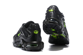 AIR MAX PLUS BLACK GREEN