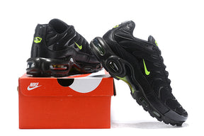 AIR MAX PLUS BLACK GREEN